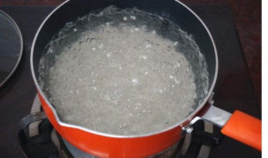 松树叶子煮水喝的功效