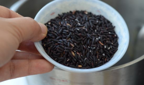 含黑色素的食物和水果有哪些?