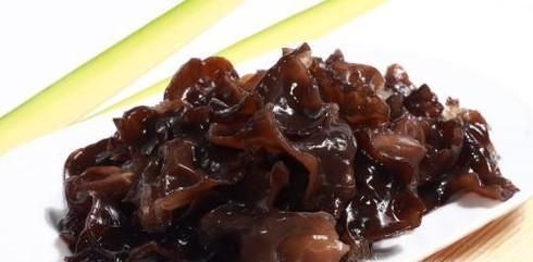 为什么炒木耳会“炸锅”？怎么能不“炸锅”？