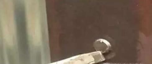 如何将已经损坏的螺丝轻松的拧出来