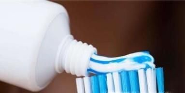 杯子里的茶渍怎么去除