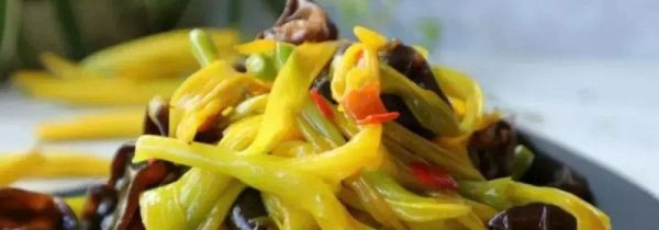 新鲜黄花菜有毒吗?怎么吃