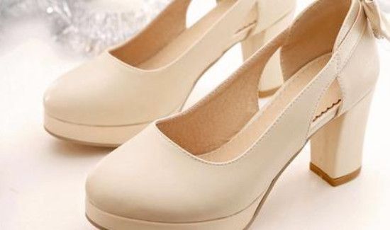 米色鞋子被擦破了皮怎么补救