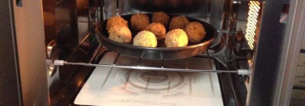 微波炉冒火花还能用吗