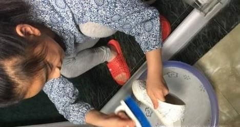 白色网面运动鞋弄脏了应该怎么洗才干净?