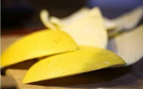 快速完整的剥柚子皮