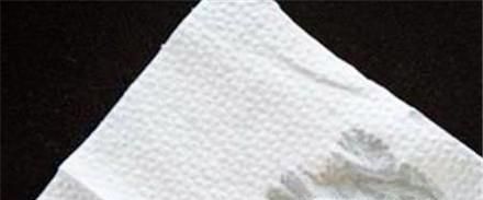 床单刚染上血怎么快速洗掉（不用洗衣粉）