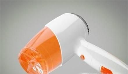 床单刚染上血怎么快速洗掉（不用洗衣粉）