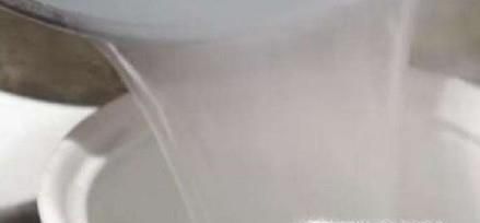 洗掉衣服脏污渍的小妙招