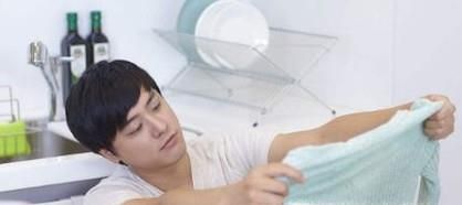 洗掉衣服脏污渍的小妙招