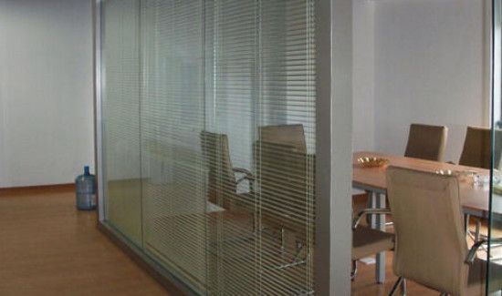 玻璃门上的胶怎么去除