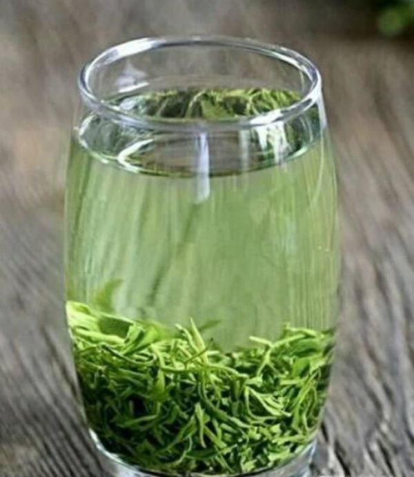 刚买来的塑料水杯使用前怎样处理一下？