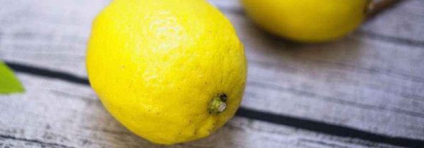 柠檬可以和玫瑰花一起泡水喝吗