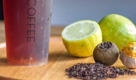 柠檬可以和茶一起泡吗