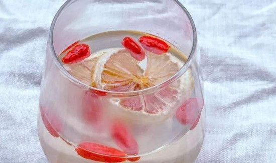 柠檬可以和枸杞一起泡水喝吗