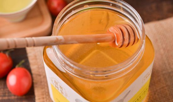 蜂蜜可以和柠檬一起泡水喝吗