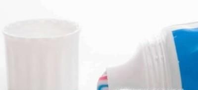 裤子在吃饭时候弄上油怎么办