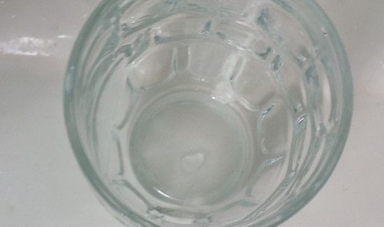 玻璃杯表面怎么洗也洗不干净