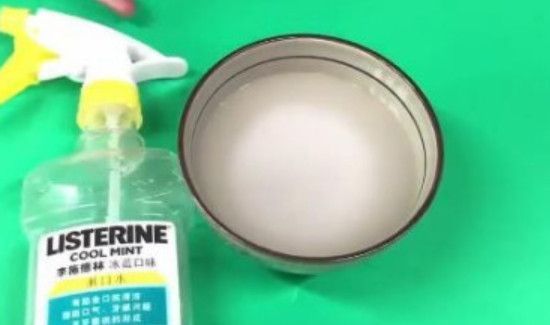 玻璃门上的水垢怎么简单快速去除