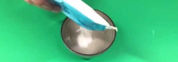 玻璃门上的水垢怎么简单快速去除