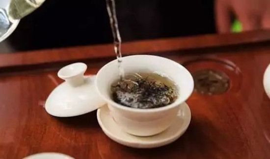 茶杯内的茶垢如何去除