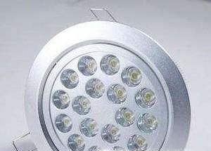 如何更换灯管、灯泡