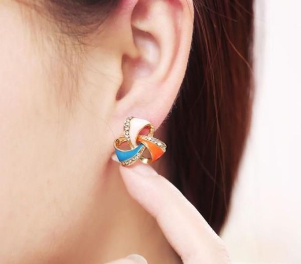 佩戴左耳钉的含义