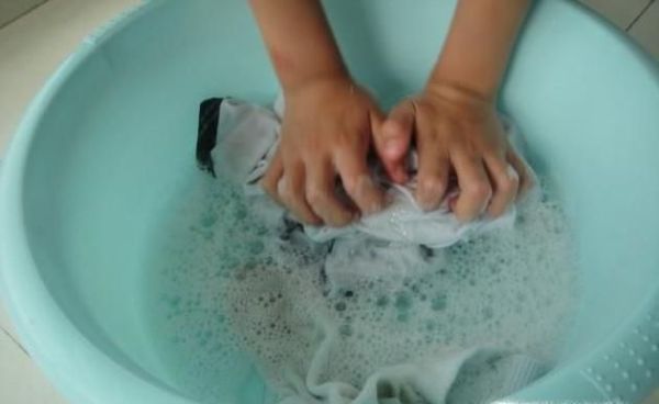 如何去除衣服上的油点