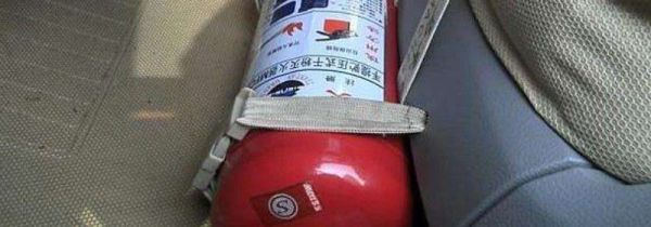 灭火器的喷射口应该对准火焰的哪个部位