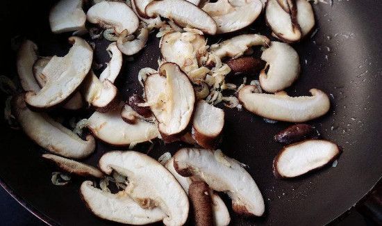 虾皮可以和香菇一起吃吗