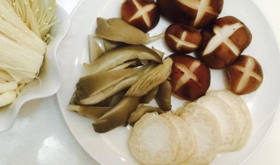 皮蛋可以和菌菇一起吗