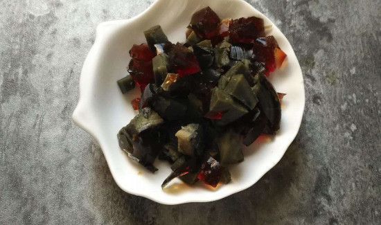 皮蛋可以和火龙果一起吃吗