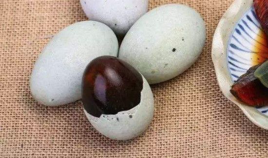 皮蛋可以和黄瓜一起吃吗