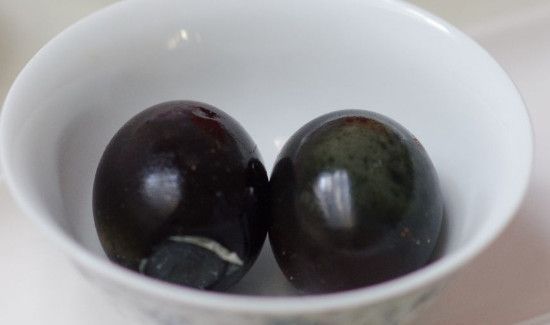 皮蛋可以和牛奶一起吃吗