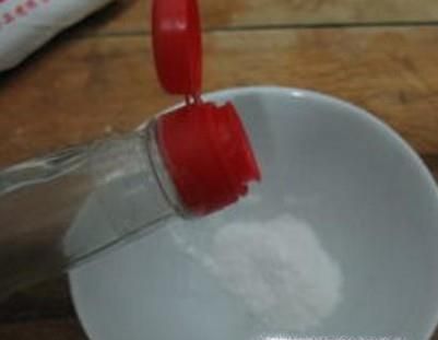 如何快速简单的清理蹲便器上的污垢