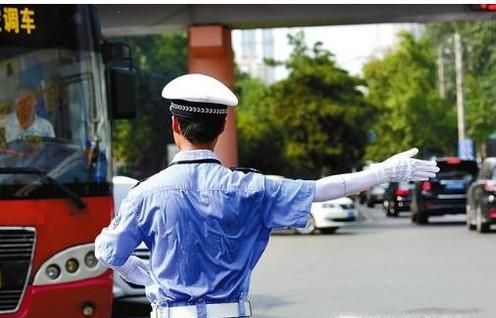 四种情况闯红灯绝对不违章，您知道吗？