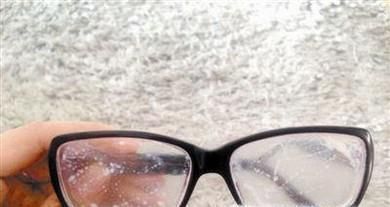日常如何清洁保养树脂镜片的眼镜？
