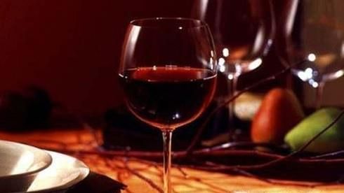 如何鉴定红酒？