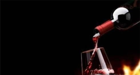 如何鉴定红酒？