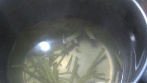 去除白衣服上的黑斑