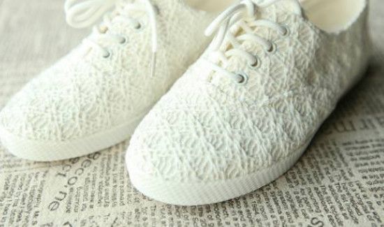 白色鞋子洗了晒了发黄怎么办