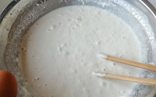 路边鸡蛋饼面糊怎么调