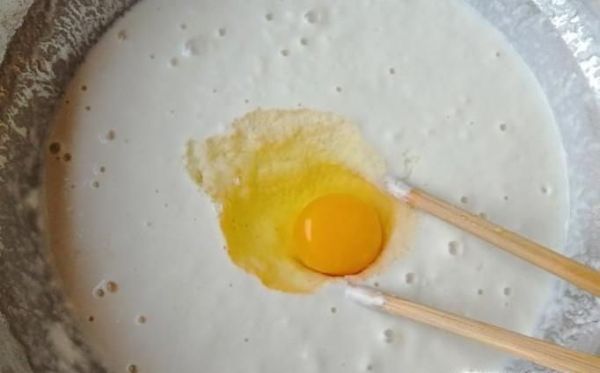 路边鸡蛋饼面糊怎么调