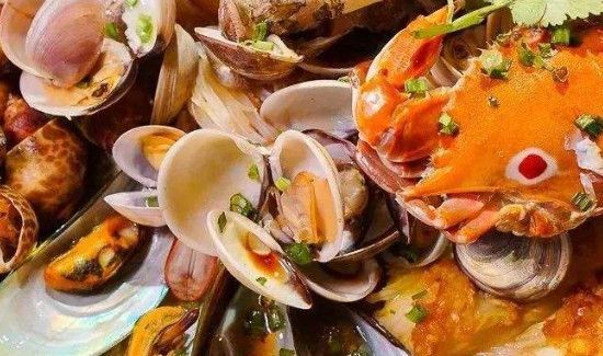 菠萝可以和海鲜一起吃吗