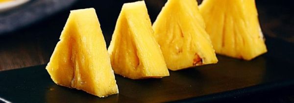 菠萝可以和牛奶一起吃吗?