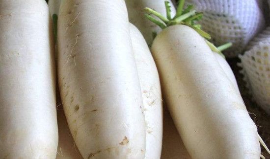 菠萝不能和什么一起吃