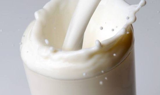 菠萝不能和什么一起吃