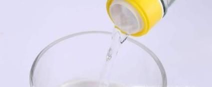 如何去除杯子中的茶垢？