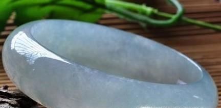 用肉眼如何识别翡翠A货、B货、C货、D货？