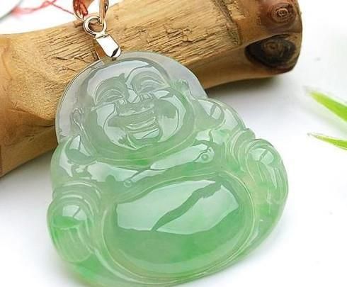 用肉眼如何识别翡翠A货、B货、C货、D货？